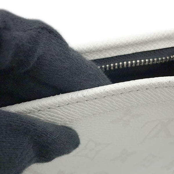 ルイヴィトン ショルダーバッグ モノグラム タイガ ガストン・ウェアラブル ウォレット M30935 LOUIS VUITTON 白