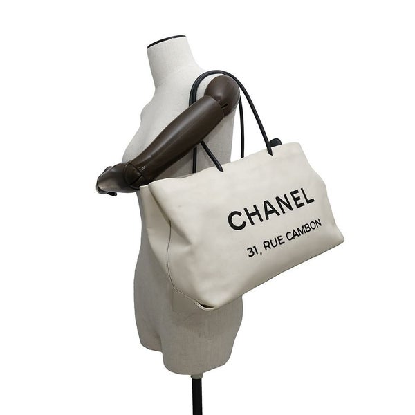 シャネル トートバッグ エッセンシャル トートGM A46882 CHANEL ロゴ ショルダーバッグ 白