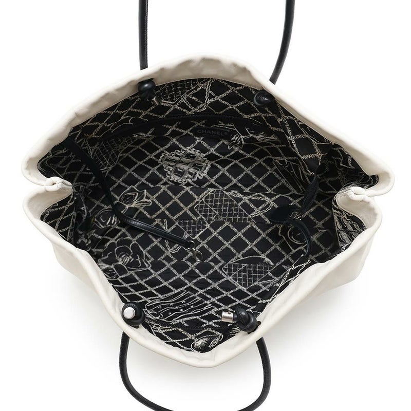 シャネル トートバッグ エッセンシャル トートGM A46882 CHANEL ロゴ ショルダーバッグ 白