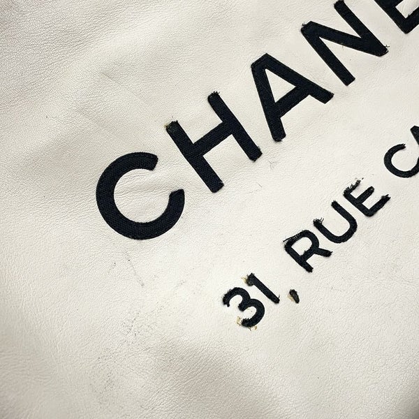 シャネル トートバッグ エッセンシャル トートGM A46882 CHANEL ロゴ ショルダーバッグ 白