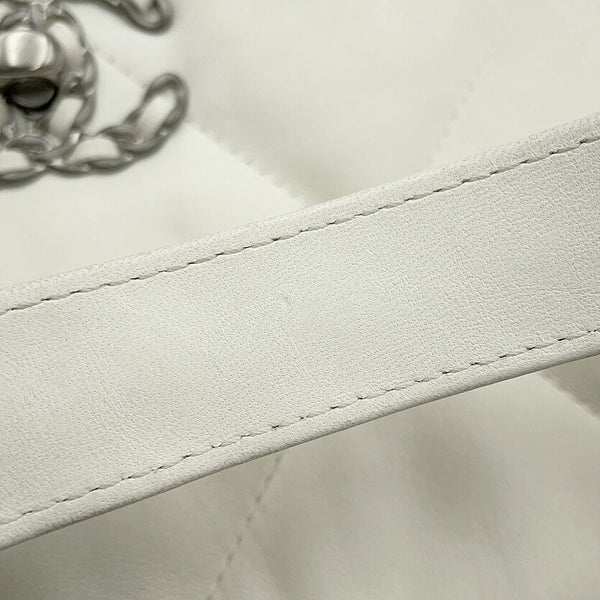 シャネル チェーンショルダーバッグ CHANEL19 フラップバッグ ココマーク ラムスキン AS1160 CHANEL 白