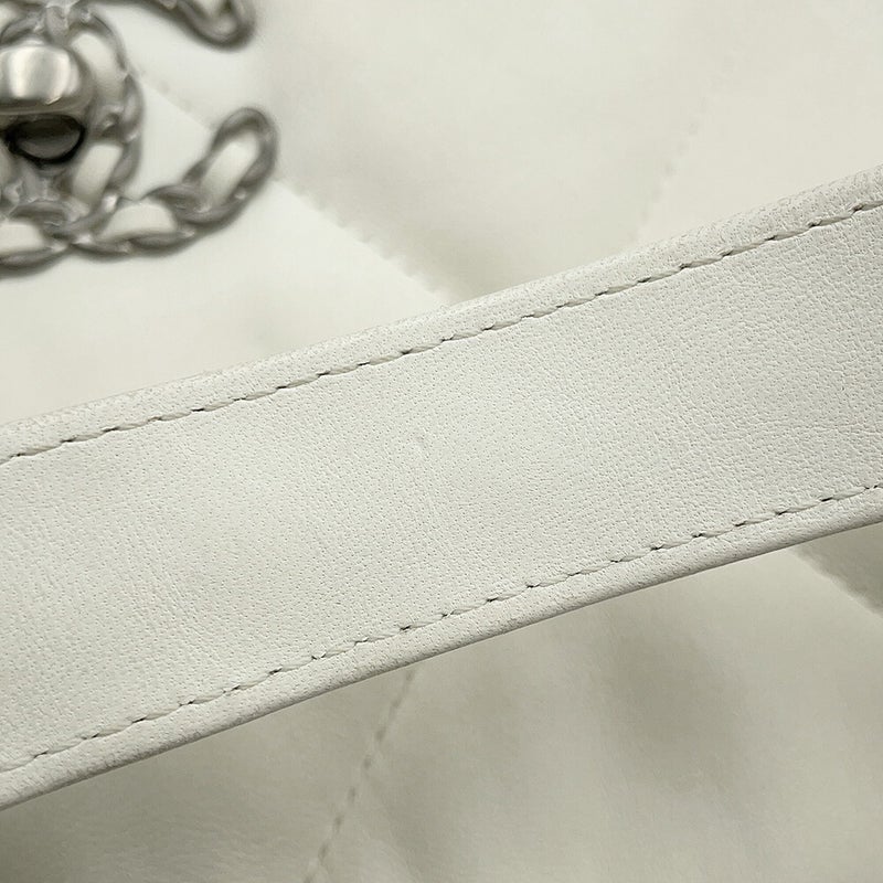 シャネル チェーンショルダーバッグ CHANEL19 フラップバッグ ココマーク ラムスキン AS1160 CHANEL 白
