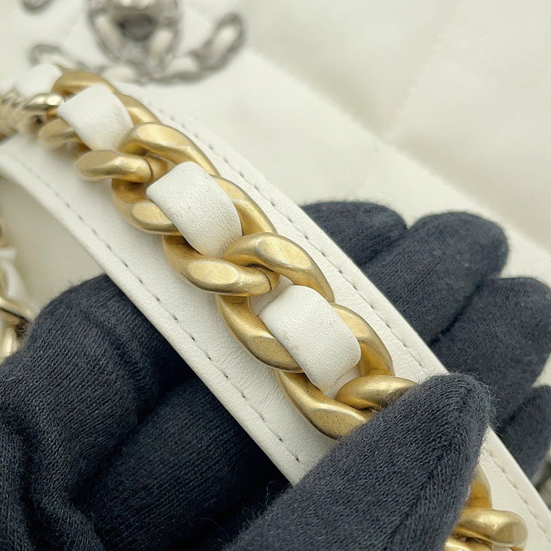 シャネル チェーンショルダーバッグ CHANEL19 フラップバッグ ココマーク ラムスキン AS1160 CHANEL 白
