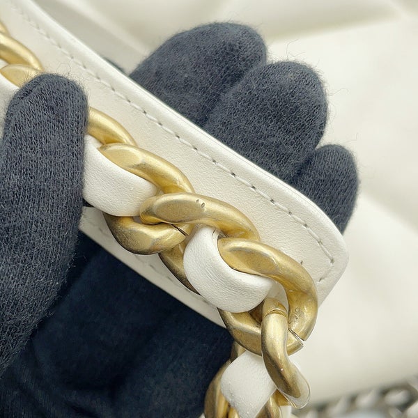 シャネル チェーンショルダーバッグ CHANEL19 フラップバッグ ココマーク ラムスキン AS1160 CHANEL 白