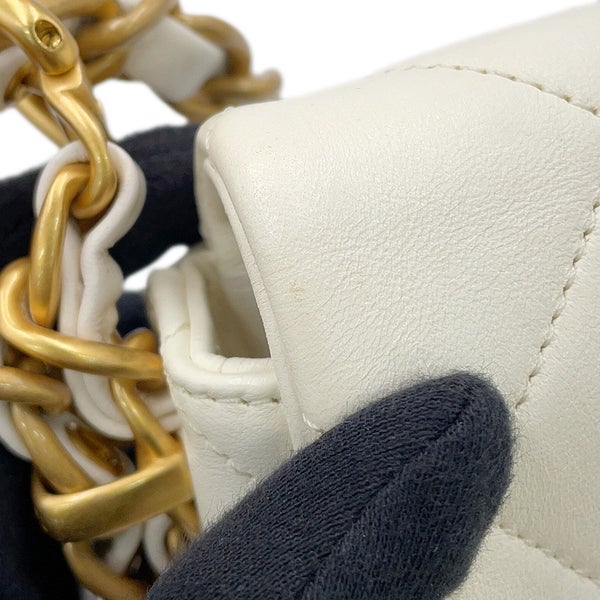 シャネル チェーンショルダーバッグ マトラッセ ココマーク ラムスキン AS4451 CHANEL 白