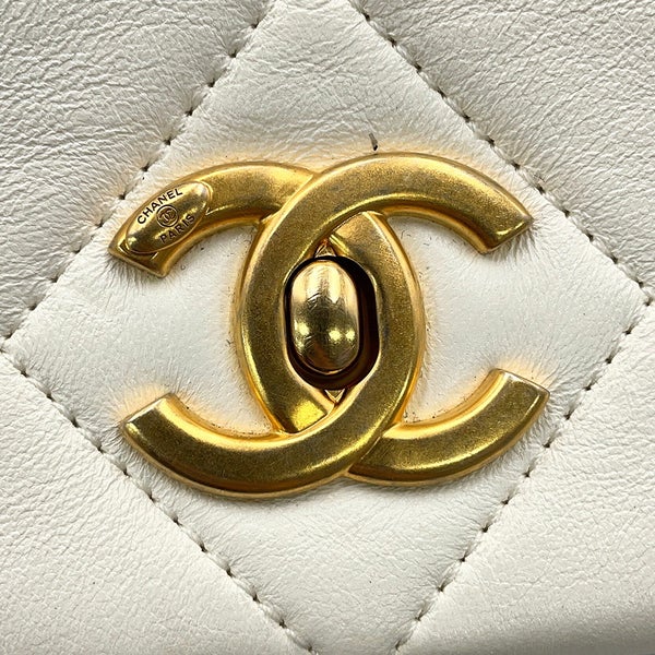 シャネル チェーンショルダーバッグ マトラッセ ココマーク ラムスキン AS4451 CHANEL 白