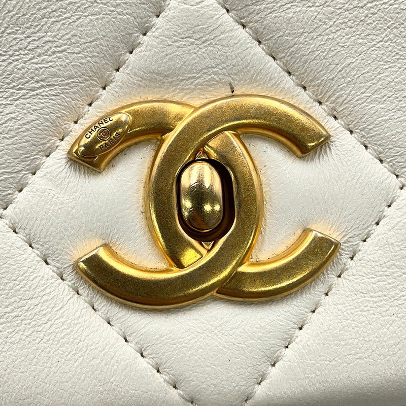 シャネル チェーンショルダーバッグ マトラッセ ココマーク ラムスキン AS4451 CHANEL 白