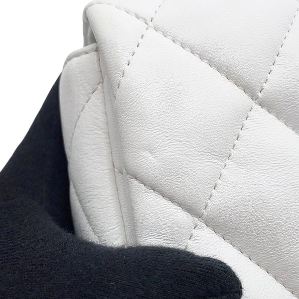 シャネル チェーンショルダーバッグ スモール マトラッセ ココマーク ラムスキン AS3206 CHANEL 白