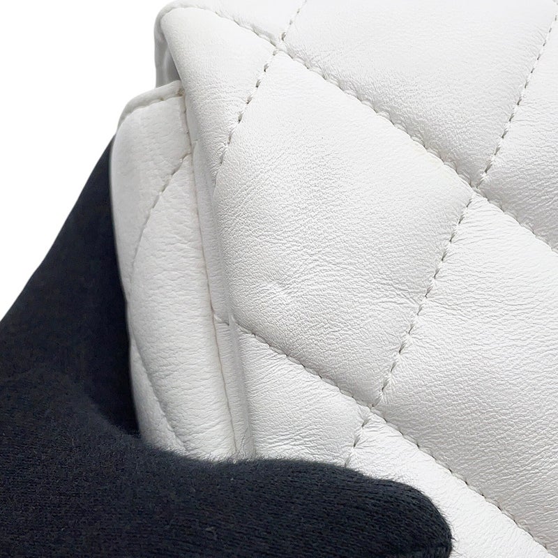 シャネル チェーンショルダーバッグ スモール マトラッセ ココマーク ラムスキン AS3206 CHANEL 白
