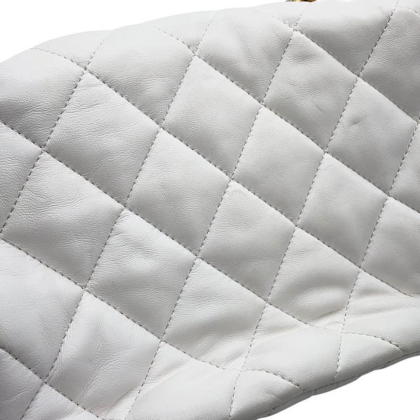 シャネル チェーンショルダーバッグ スモール マトラッセ ココマーク ラムスキン AS3206 CHANEL 白