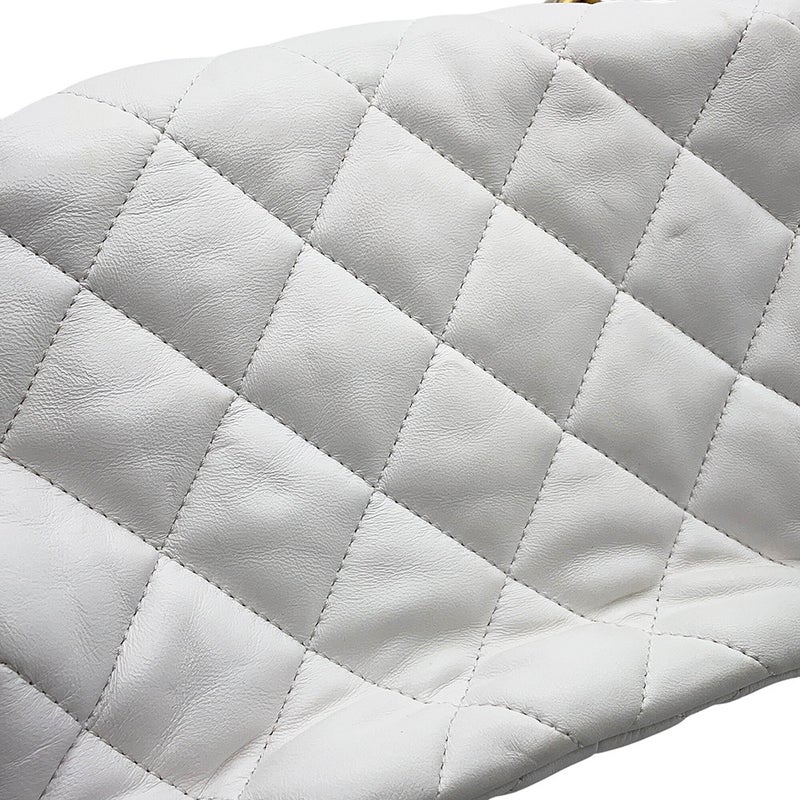 シャネル チェーンショルダーバッグ スモール マトラッセ ココマーク ラムスキン AS3206 CHANEL 白