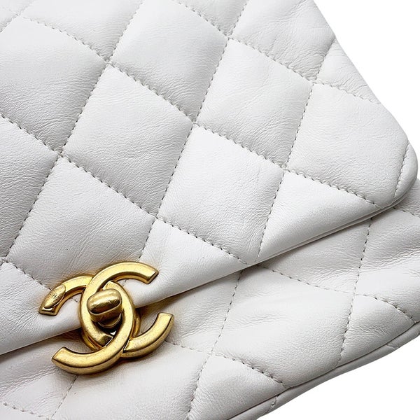 シャネル チェーンショルダーバッグ スモール マトラッセ ココマーク ラムスキン AS3206 CHANEL 白