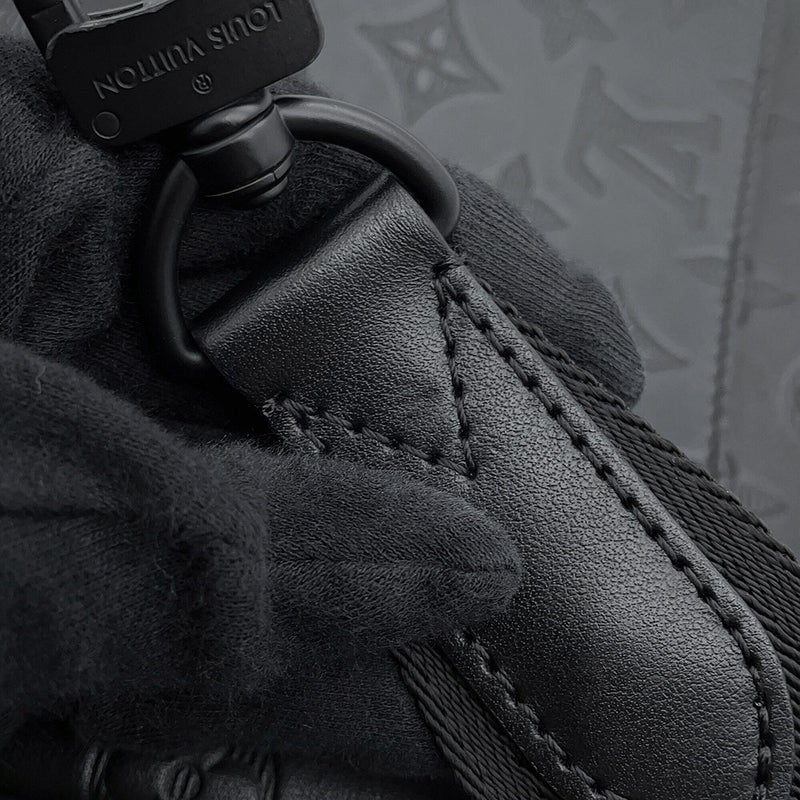 ルイヴィトン ショルダーバッグ モノグラム・シャドウ デュオ・メッセンジャー M69827 LOUIS VUITTON 黒 ブラック