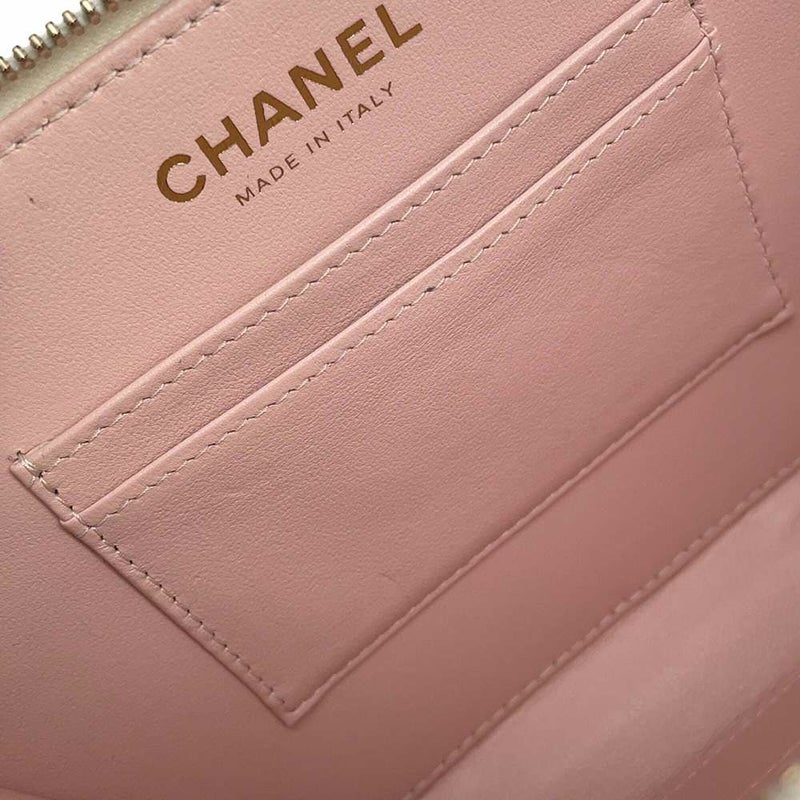 シャネル チェーンショルダーバッグ マトラッセ ココマーク シャイニー カーフスキン CHANEL バッグ 白