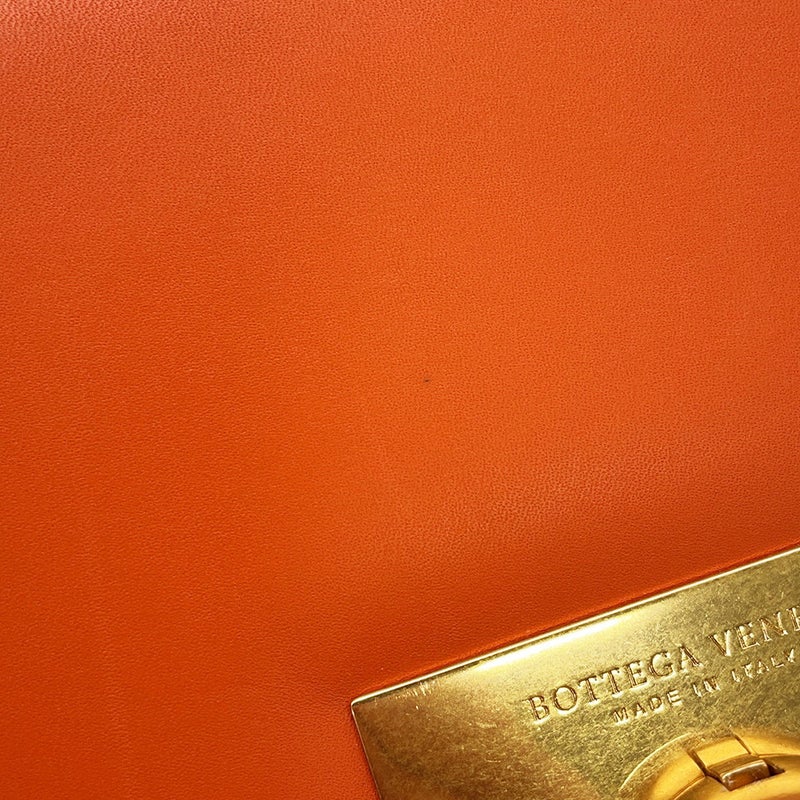ボッテガヴェネタ ショルダーバッグ ザ クラシック  レザー BOTTEGA VENETA バッグ