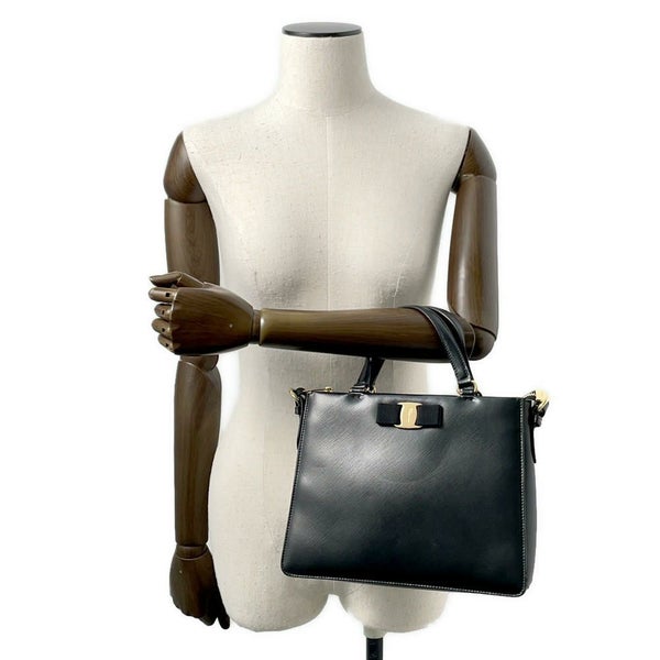 フェラガモ ショルダーバッグ ヴァラ レザー Ferragamo 2wayハンドバッグ 黒