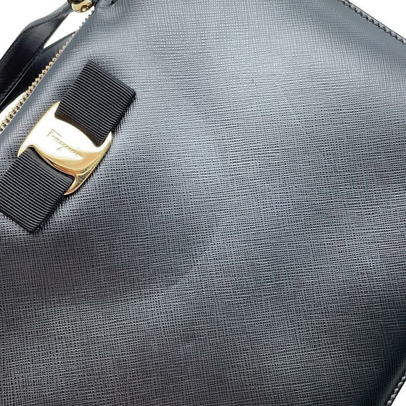 フェラガモ ショルダーバッグ ヴァラ レザー Ferragamo 2wayハンドバッグ 黒