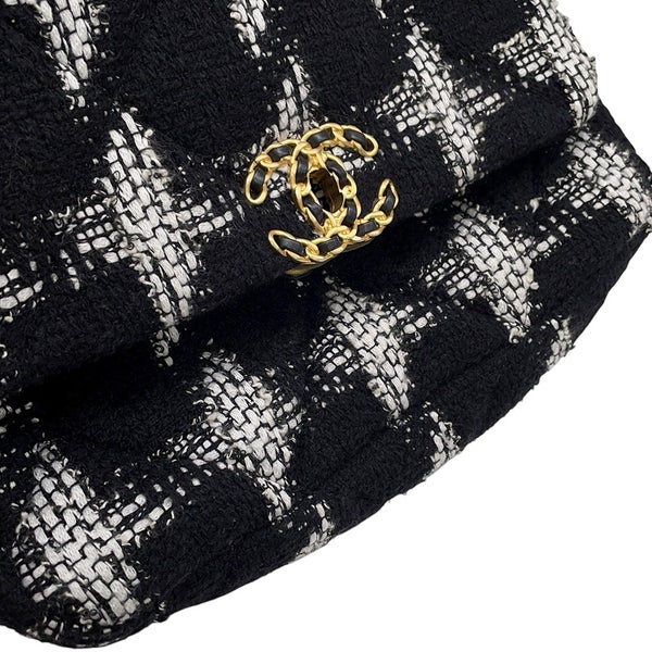シャネル チェーンショルダーバッグ CHANEL19 フラップバッグ ココマーク  ツイード AS1160 CHANEL バッグ 黒 白