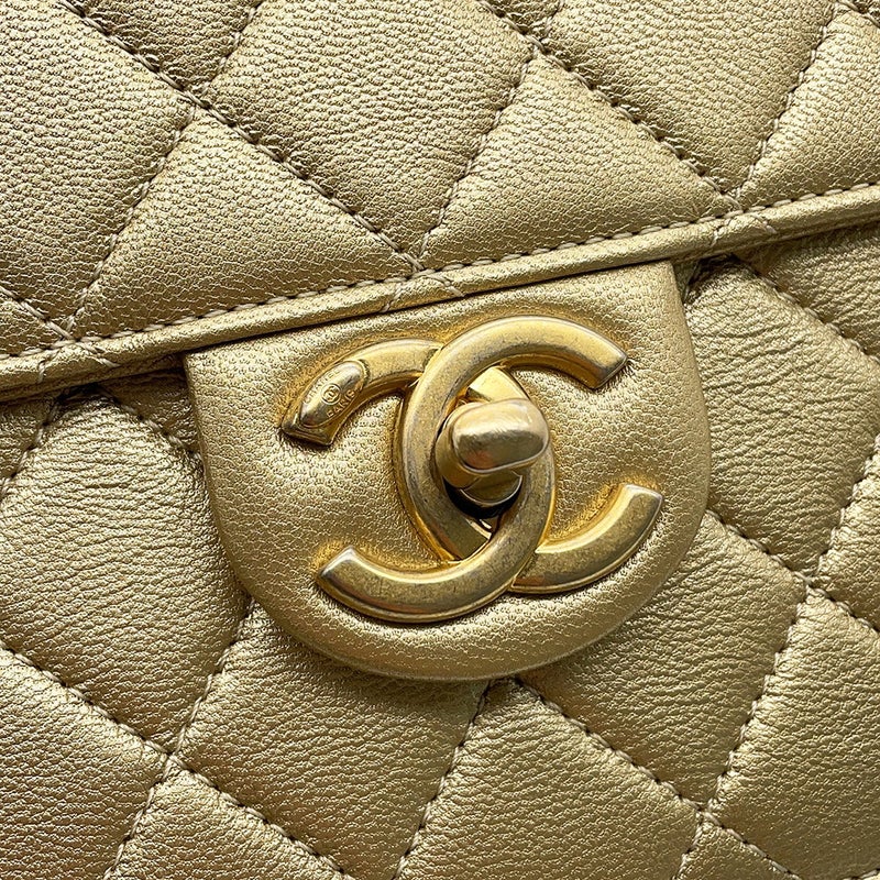 シャネル チェーンショルダーバッグ マトラッセ ココマーク スクエア型 CHANEL