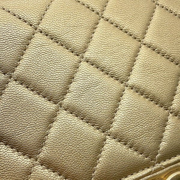 シャネル チェーンショルダーバッグ マトラッセ ココマーク スクエア型 CHANEL