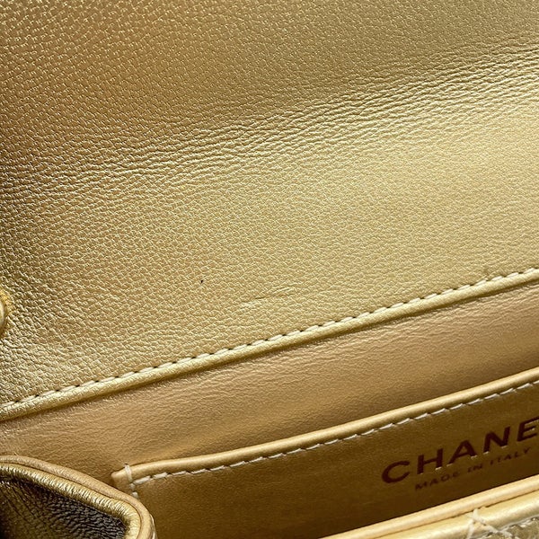シャネル チェーンショルダーバッグ マトラッセ ココマーク スクエア型 CHANEL