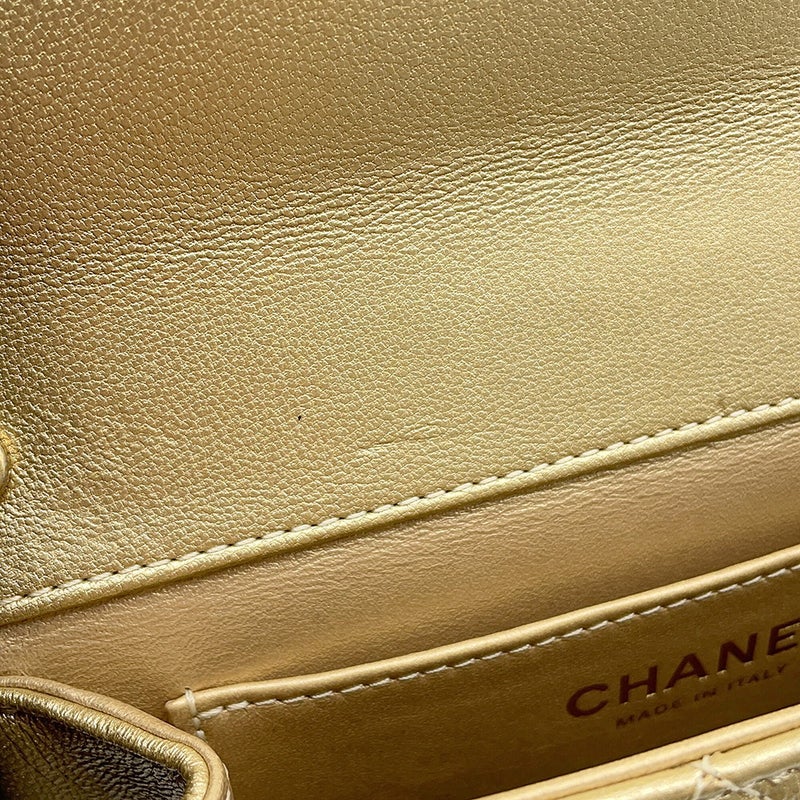 シャネル チェーンショルダーバッグ マトラッセ ココマーク スクエア型 CHANEL