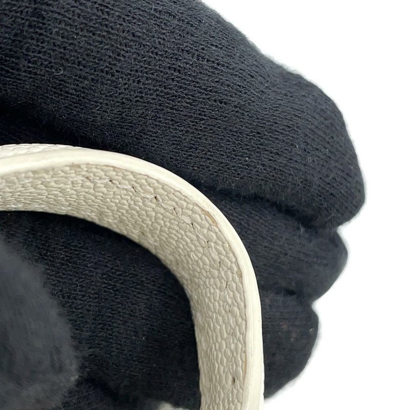 シャネル チェーンショルダーバッグ ミニ バニティケース マトラッセ ココマーク ソフトキャビアスキン AP2194 CHANEL 白