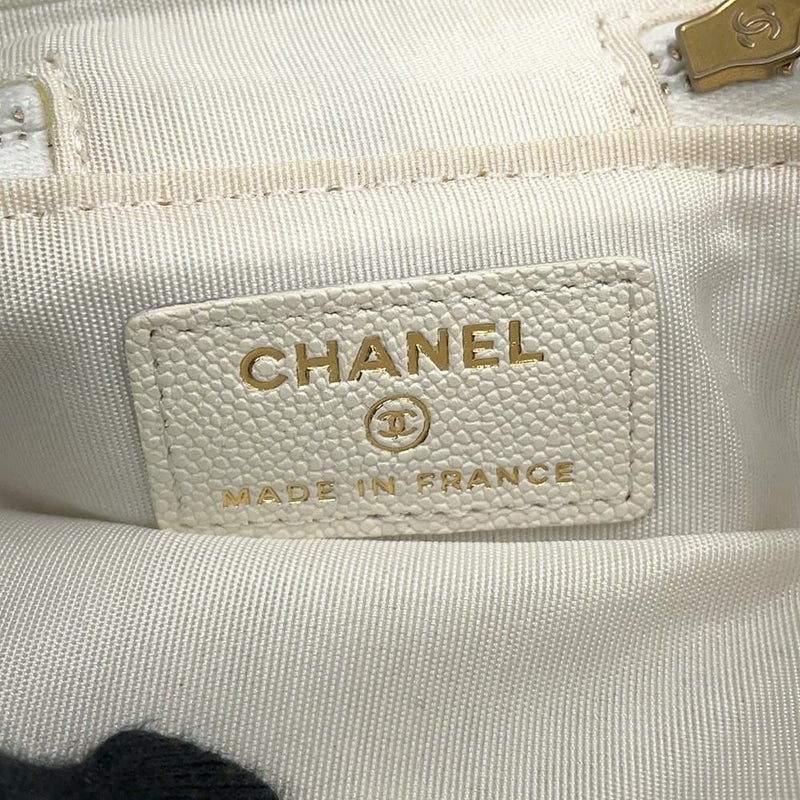 シャネル チェーンショルダーバッグ ミニ バニティケース マトラッセ ココマーク ソフトキャビアスキン AP2194 CHANEL 白
