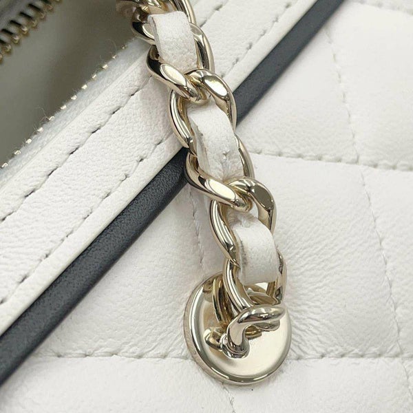 シャネル チェーンショルダーバッグ マトラッセ ココマーク ラムスキン AP4515 CHANEL 白 2way