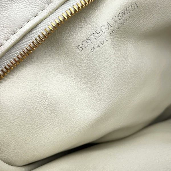 ボッテガヴェネタ ハンドバッグ イントレチャート ツイスト レザー BOTTEGA VENETA バッグ 白