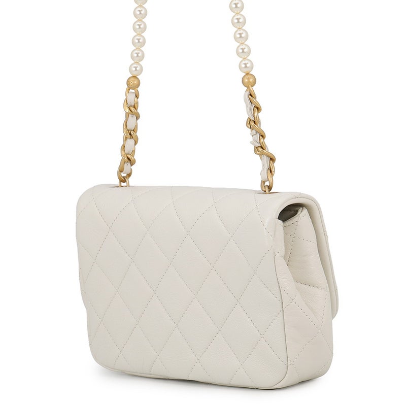 シャネル チェーンショルダーバッグ マトラッセ ココマーク ラムスキン CHANEL 白