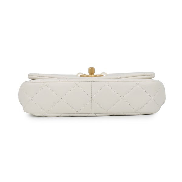 シャネル チェーンショルダーバッグ マトラッセ ココマーク ラムスキン CHANEL 白
