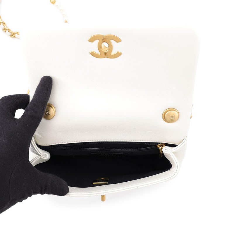 シャネル チェーンショルダーバッグ マトラッセ ココマーク ラムスキン CHANEL 白