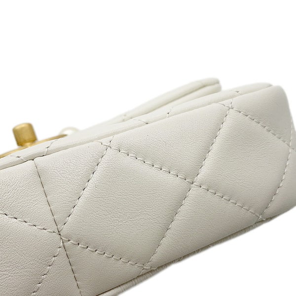 シャネル チェーンショルダーバッグ マトラッセ ココマーク ラムスキン CHANEL 白