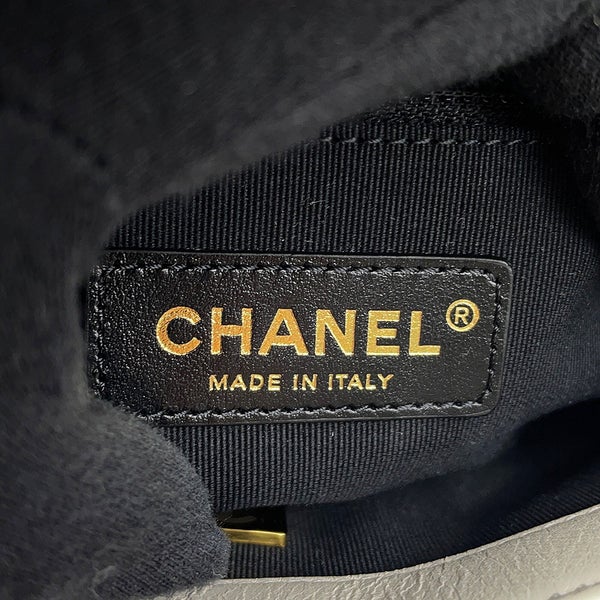 シャネル チェーンショルダーバッグ マトラッセ ココマーク ラムスキン CHANEL 白