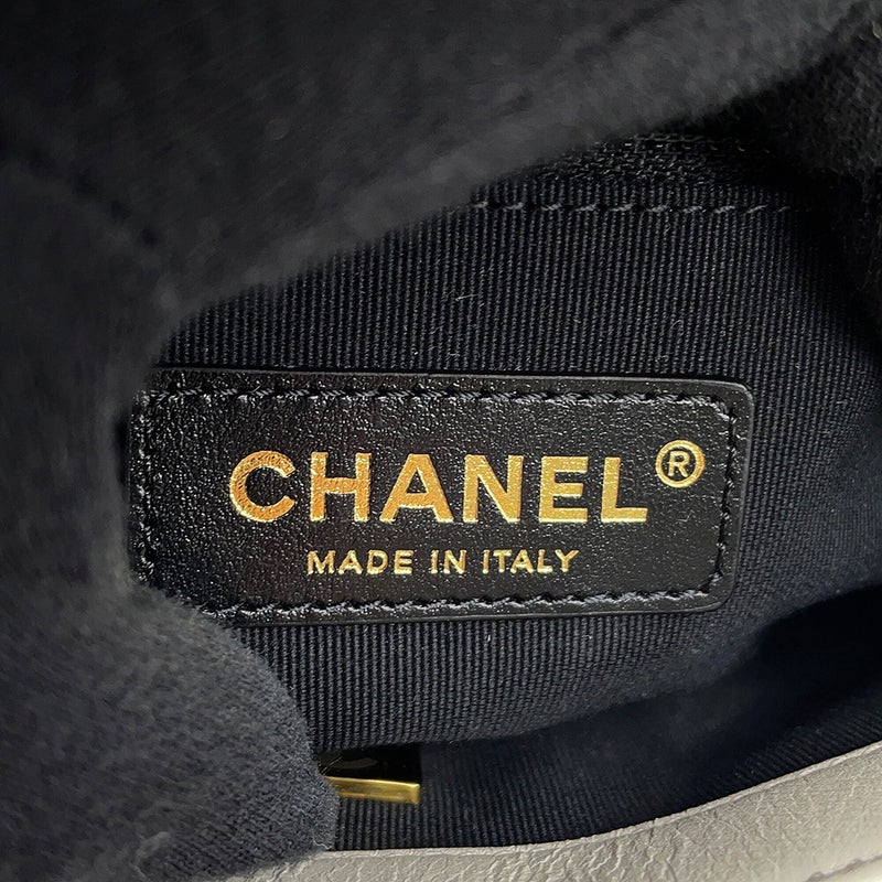 シャネル チェーンショルダーバッグ マトラッセ ココマーク ラムスキン CHANEL 白