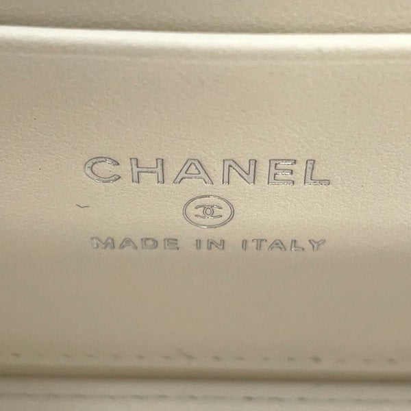 シャネル チェーンショルダーバッグ マトラッセ ココマーク バニティバッグ ラムスキン AP3593 CHANEL 白