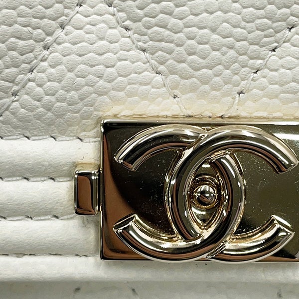 シャネル チェーンウォレット ボーイシャネル マトラッセ ココマーク ミニ キャビアスキン AP2206 CHANEL 財布 白