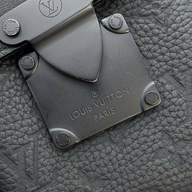 ルイヴィトン ショルダーバッグ モノグラム Sロック ヴェルティカル・ウエアラブル ウォレット M81524 メンズ 黒