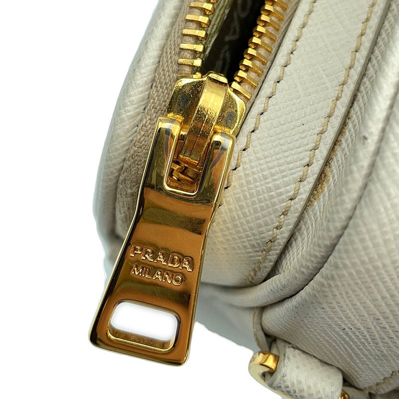 プラダ ショルダーバッグ サフィアーノレザー トライアングルロゴ カメラバッグ BT1010 PRADA バッグ 白