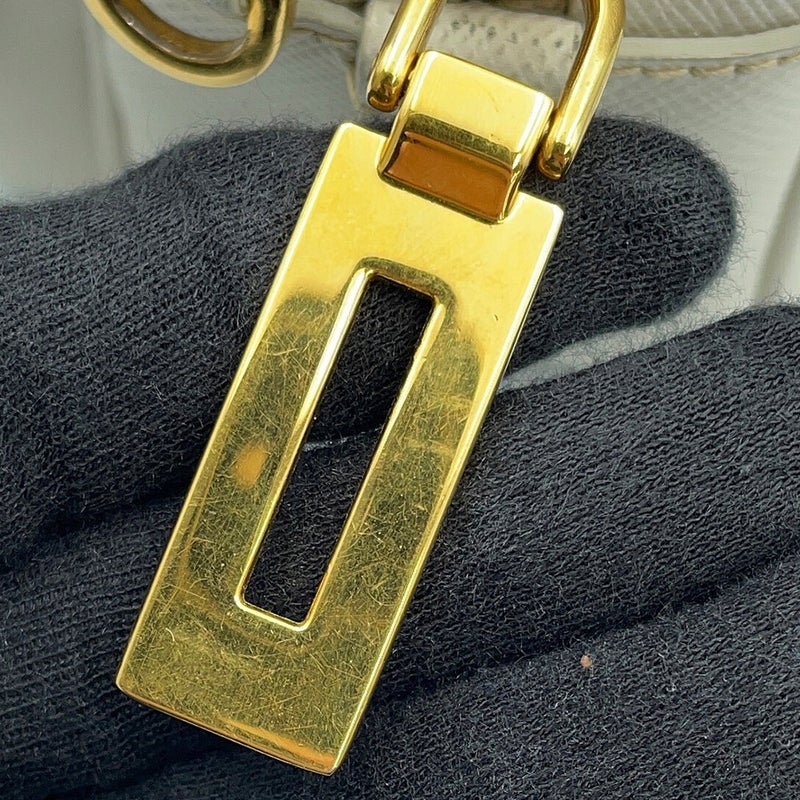 プラダ ショルダーバッグ サフィアーノレザー トライアングルロゴ カメラバッグ BT1010 PRADA バッグ 白