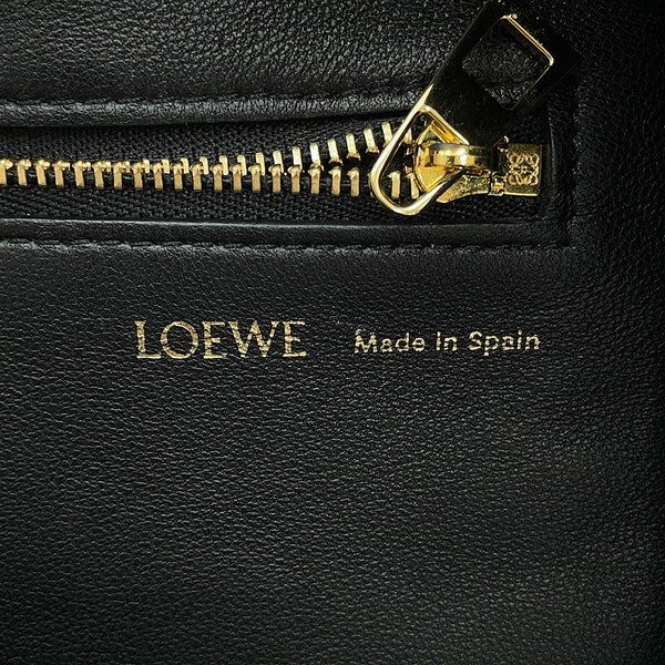 ロエベ ショルダーバッグ スクイーズバッグ ミディアム メローナパラム A914Q37X01 LOEWE 2way 黒