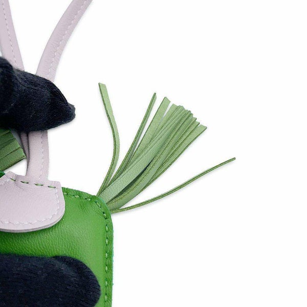 エルメス バッグチャーム ロデオ PM ヴェールユッカ/ヴェールクリケット/モーヴペール ラムスキン B刻印 HERMES チャーム