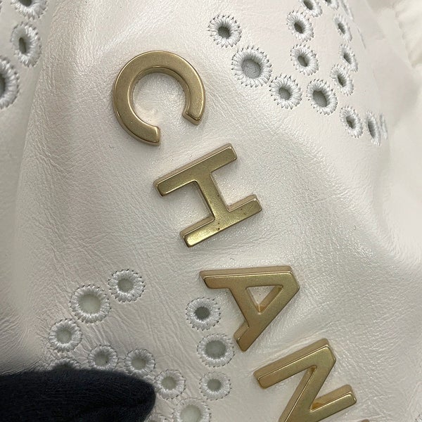 シャネル ハンドバッグ CHANEL22 ミニ パンチング ココマーク シャイニーカーフレザー AS3980 CHANEL 2way 白