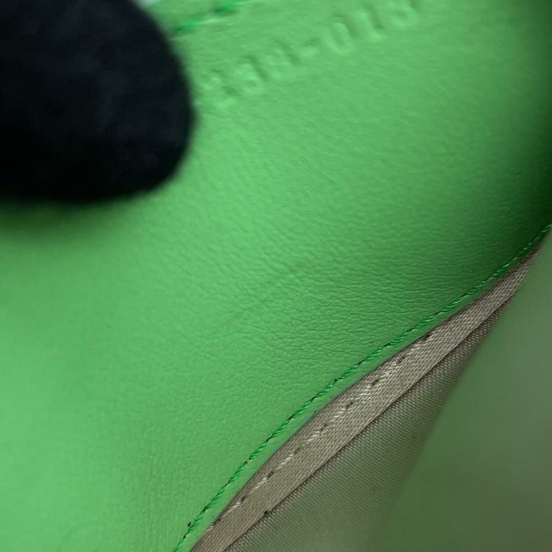 フェンディ バッグチャーム ナノバケットチャーム サテン 7AR996 FENDI