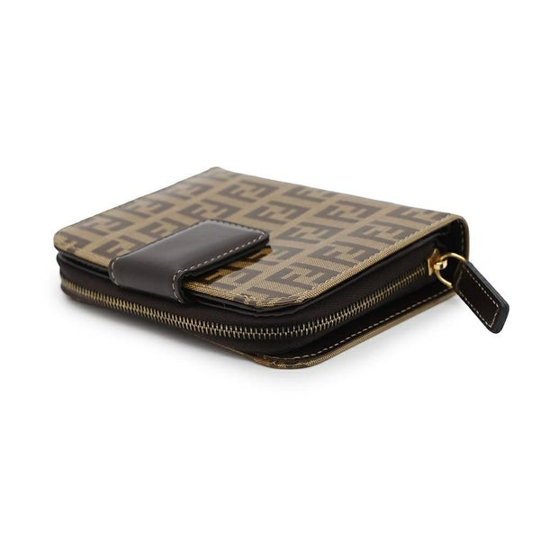 フェンディ 二つ折り財布 ズッカ柄 総柄 コンパクト ジップウォレット レザー FENDI