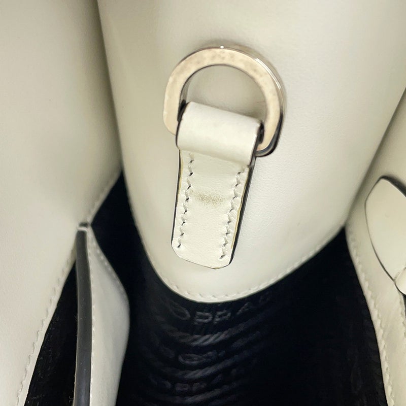 プラダ ハンドバッグ エンボス トライアングルロゴ レザー 1BG382 PRADA 2way 白