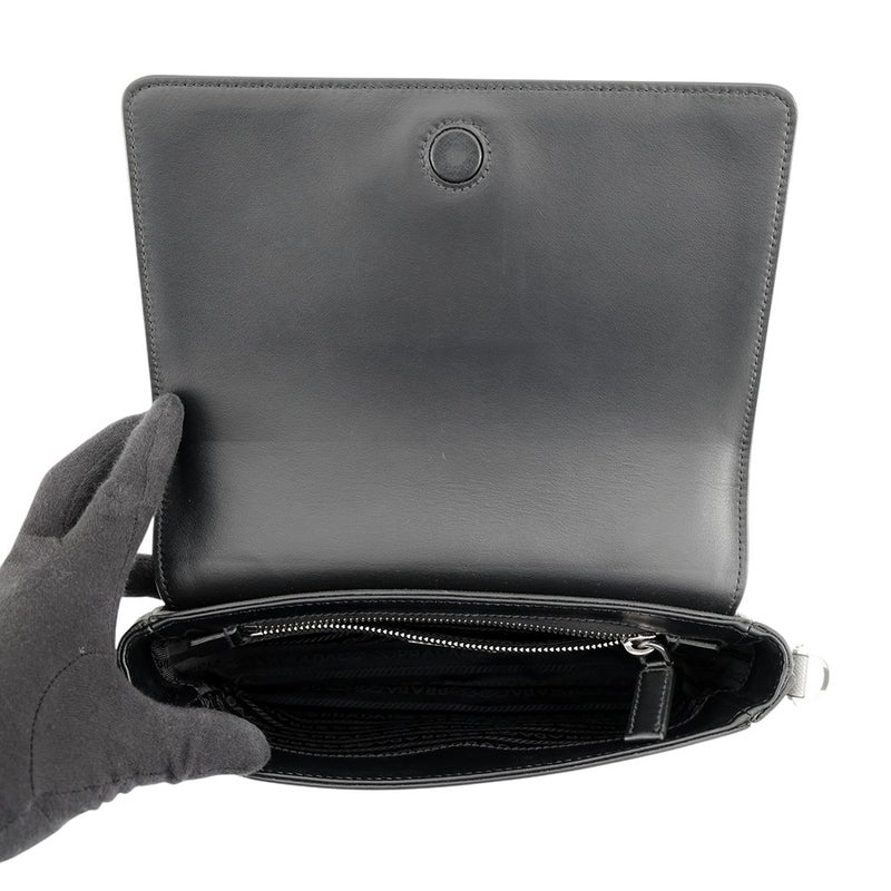 プラダ ショルダーバッグ トライアングルロゴ サフィアーノレザー 2VD059 PRADA
