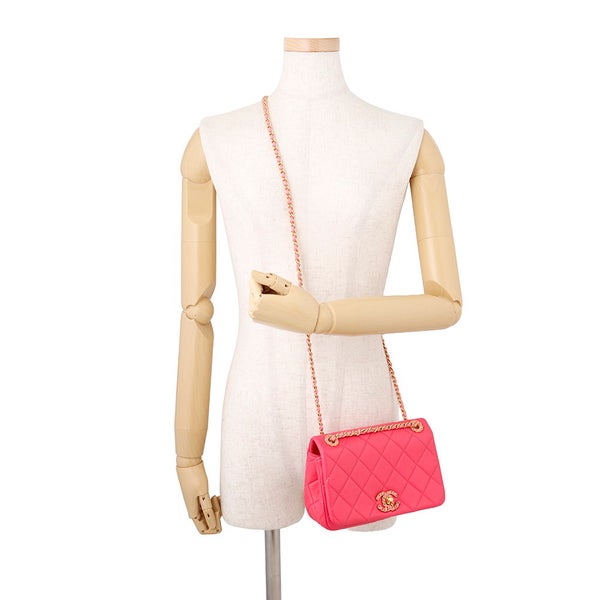 シャネル チェーンショルダーバッグ ミニフラップ マトラッセ ココマーク シャネル19 レザー CHANEL