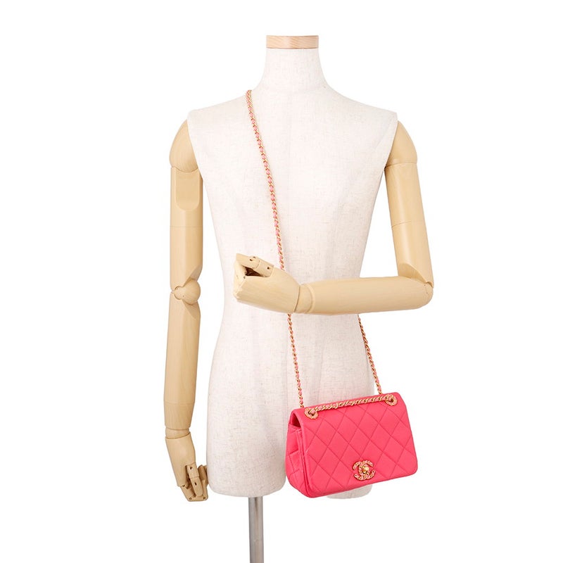 シャネル チェーンショルダーバッグ ミニフラップ マトラッセ ココマーク シャネル19 レザー CHANEL